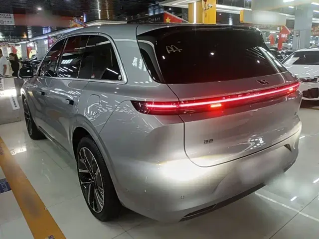 Li Auto L6 — Фото автомобиля 4
