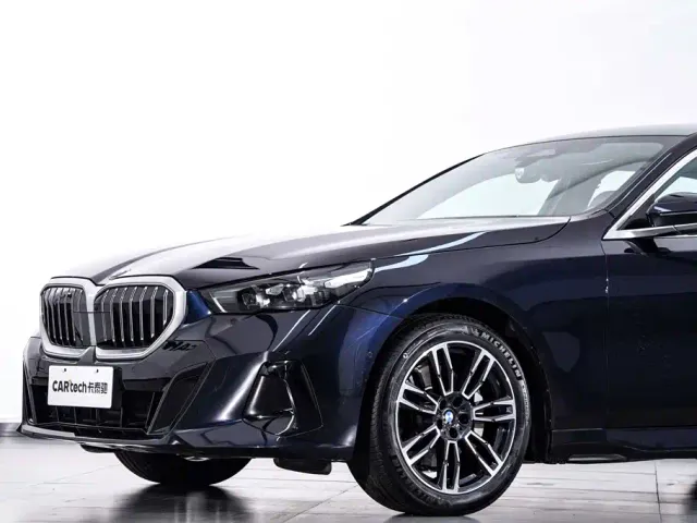BMW 5 Series — Фото автомобиля 5