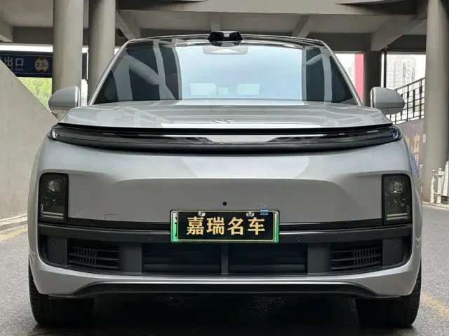 Li Auto L8 — Фото автомобиля 2