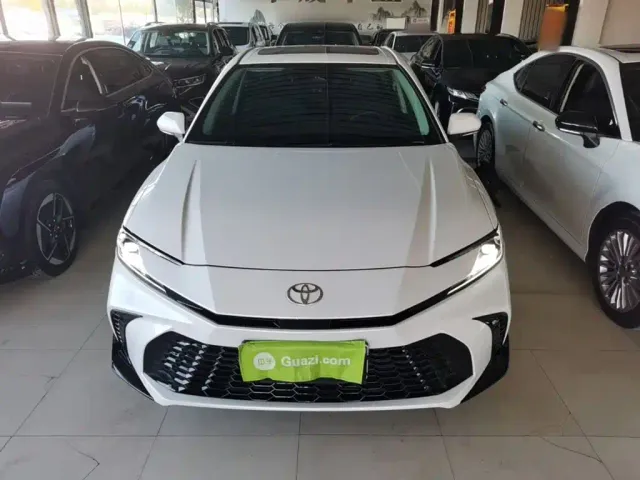 Toyota Camry — Фото автомобиля 2