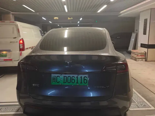 Tesla Model Y — Фото автомобиля 6