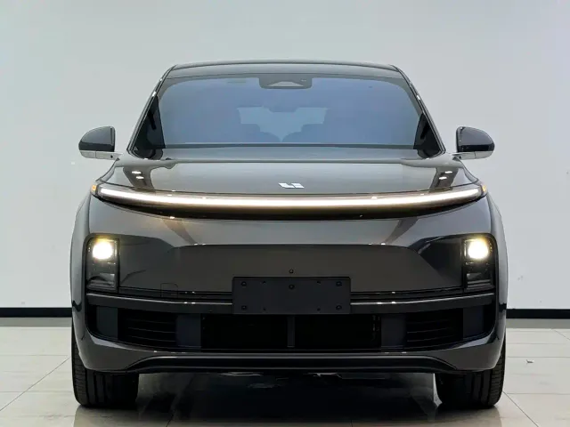 Li Auto L8 — Фото автомобиля 2