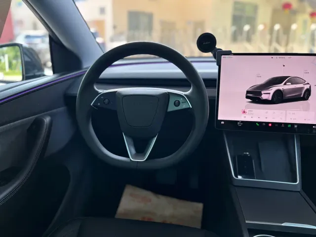 Tesla Model Y — Фото автомобиля 9