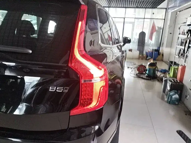 Volvo XC90 — Фото автомобиля 7