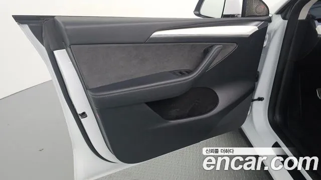 Tesla Model Y — Фото автомобиля 13