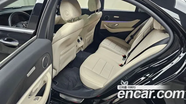 Mercedes-Benz E-Class — Фото автомобиля 11