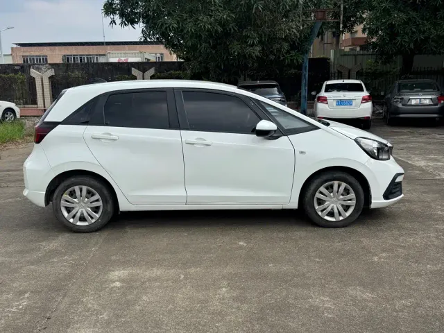 Honda Fit — Фото автомобиля 4