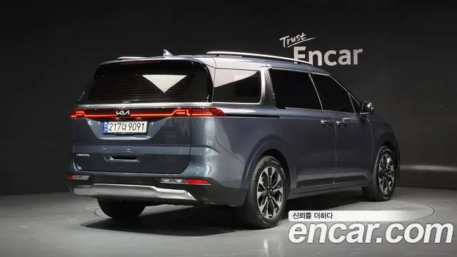 Kia Canival — Фото автомобиля 2