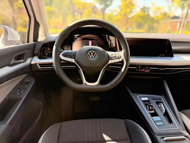 Volkswagen Golf — Фото автомобиля 19
