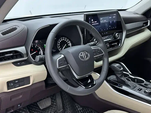 Toyota Highlander — Фото автомобиля 10