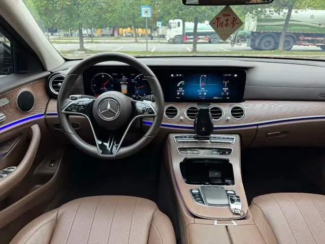 Mercedes-Benz E-Class — Фото автомобиля 8