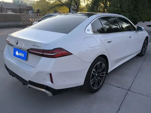 BMW 5 Series — Фото автомобиля 3