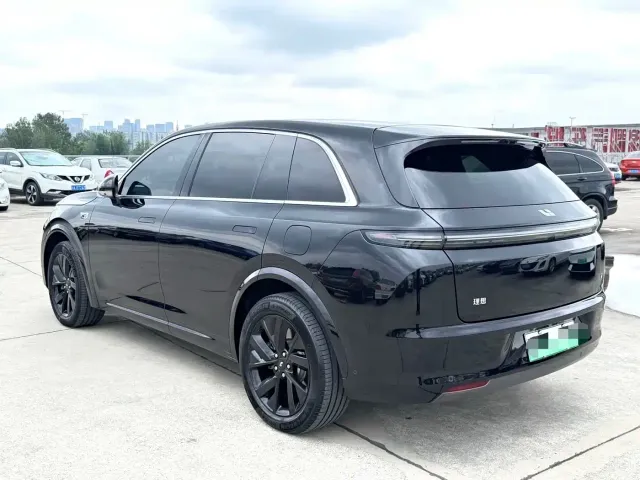 Li Auto L7 — Фото автомобиля 9