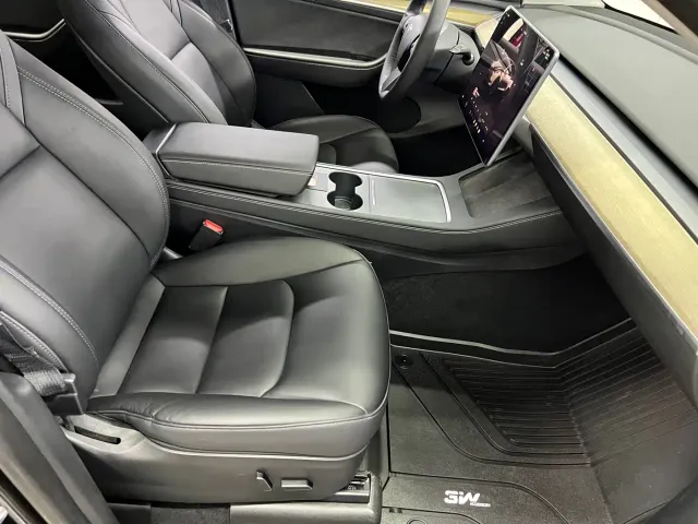 Tesla Model Y — Фото автомобиля 30