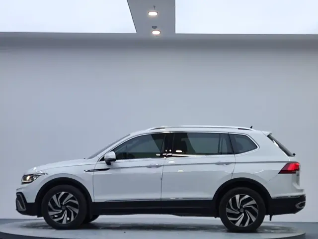 Volkswagen Tiguan L — Фото автомобиля 4