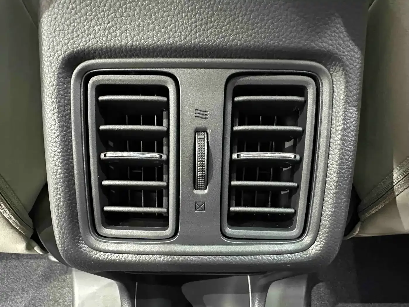 Honda Vezel 2023 1.5L CVT Luxury Edition — Фото автомобиля 15