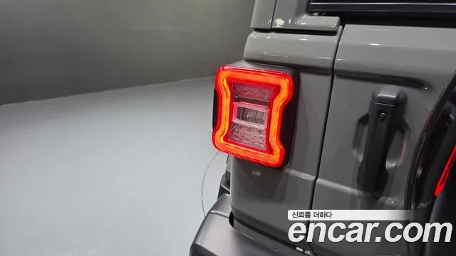 Jeep Wrangler Wrangler (JL) 2.0 Overland 4 двери — Фото автомобиля 21