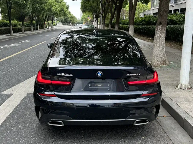 BMW 3 Series — Фото автомобиля 11