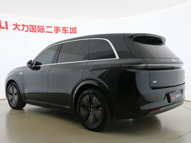 Li Auto L8 — Фото автомобиля 15