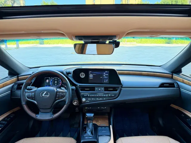 Lexus ES — Фото автомобиля 12