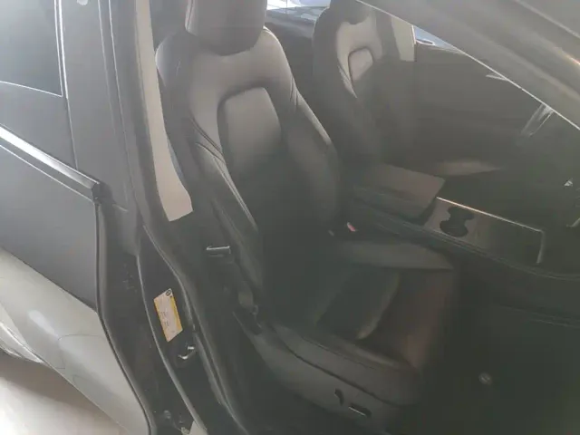 Tesla Model Y — Фото автомобиля 24
