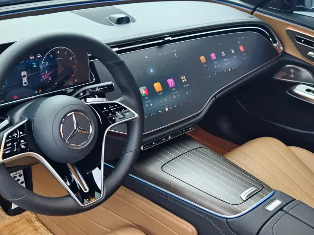 Mercedes-Benz E-Class — Фото автомобиля 11