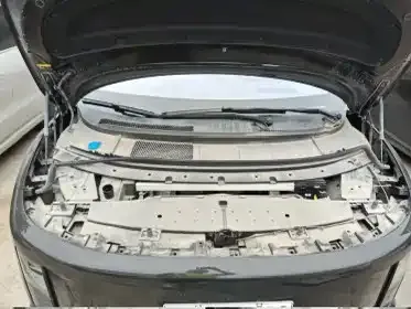 Li Auto i8 — Фото автомобиля 8