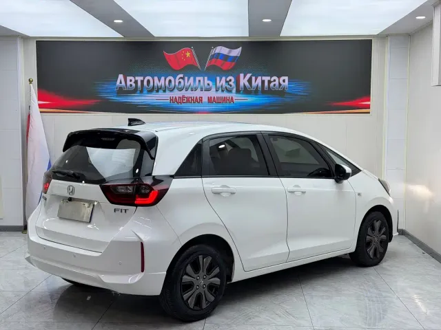 Honda Fit — Фото автомобиля 4