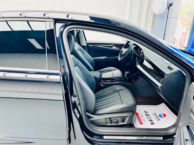 Volkswagen Passat — Фото автомобиля 26