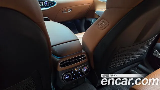 Genesis GV70 — Фото автомобиля 30