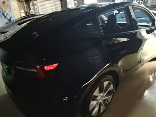 Tesla Model Y — Фото автомобиля 6