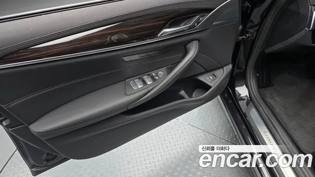 BMW 5 Series G30 — Фото автомобиля 24