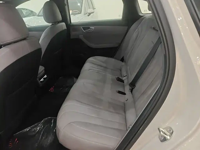 Roewe M7 DMH — Фото автомобиля 16