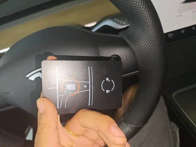 Tesla Model Y — Фото автомобиля 16