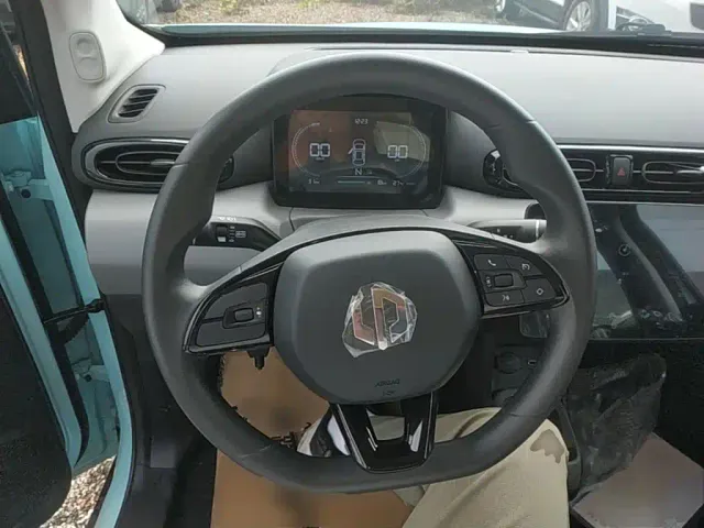 Leapmotor T03 — Фото автомобиля 10