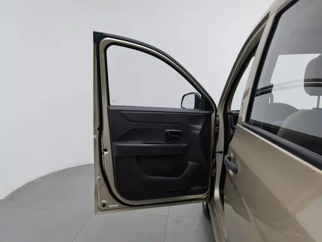 Wuling Hongguang V — Фото автомобиля 8