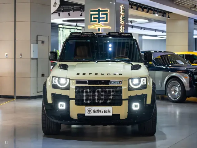 Land Rover Defender — Фото автомобиля 2