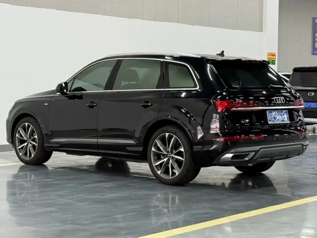 Audi Audi Q7 2022 55 TFSI quattro S line Sport — Фото автомобиля 8