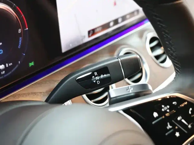 Mercedes-Benz E-Class — Фото автомобиля 15