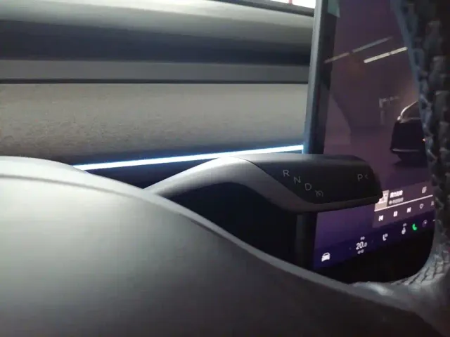 Tesla Model Y — Фото автомобиля 13