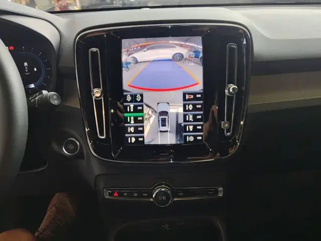 Volvo XC40 — Фото автомобиля 12