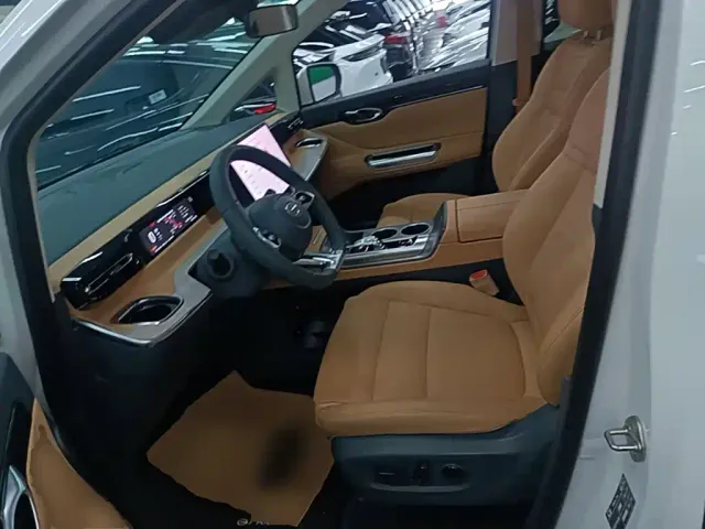 GAC Trumpchi E8 — Фото автомобиля 14