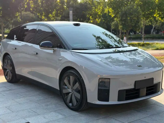 Li Auto i6 — Фото автомобиля 2