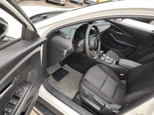 Mazda CX-30 EV — Фото автомобиля 15