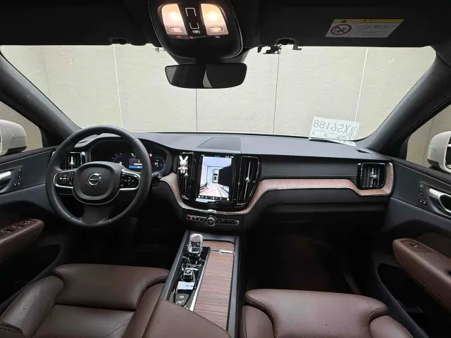 Volvo XC60 — Фото автомобиля 10