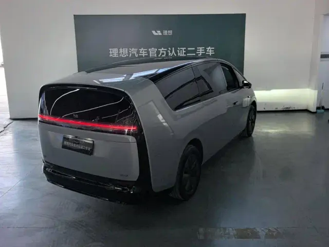 Li Auto MEGA — Фото автомобиля 3