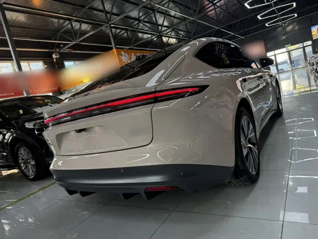 Nio ET5 — Фото автомобиля 6