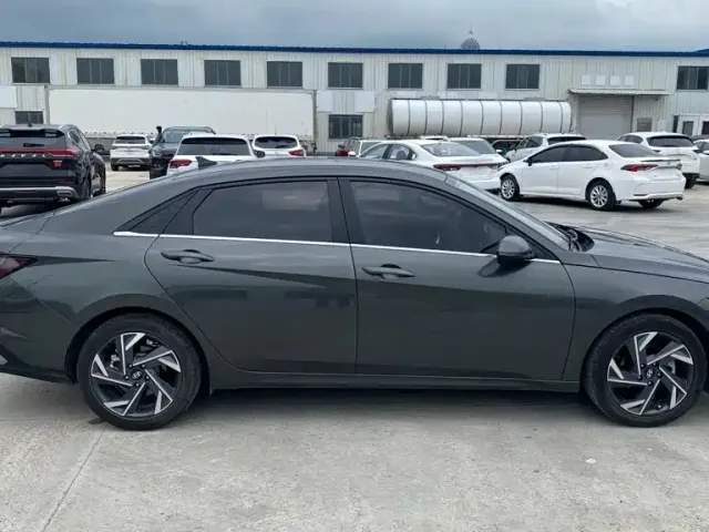 Hyundai Elantra — Фото автомобиля 5