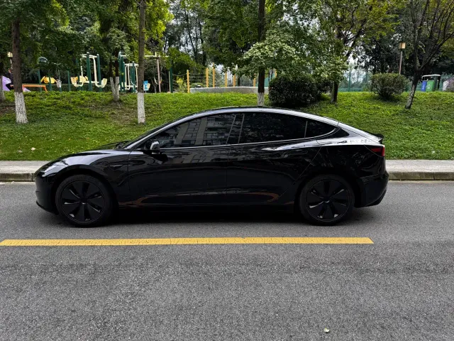 Tesla Model 3 — Фото автомобиля 7