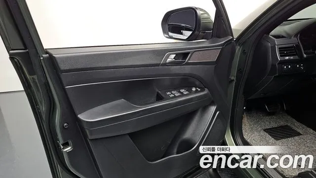 KG_Mobility_Ssangyong Rexton Новый Rexton Sport Khan Дизель 2.2 4WD — Фото автомобиля 21